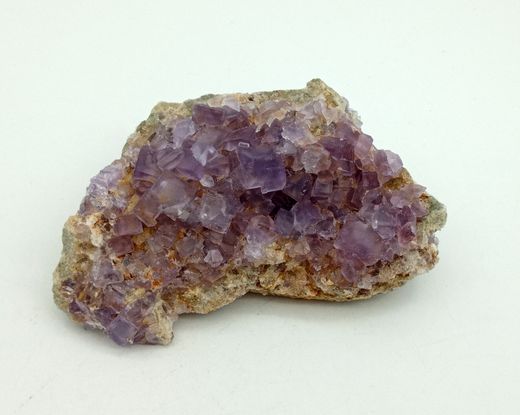 Fluorita violeta en matriz