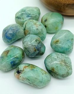 Garnierita con Azurita (Green Moonstone)