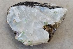 Grafito cristalizado con Granate Tsavorita