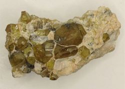 Granate demantoide (grupo de cristales)