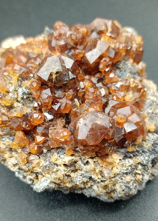 Granate Espessartina drusa de cristales