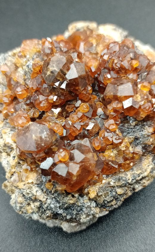 Granate Espessartina drusa de cristales