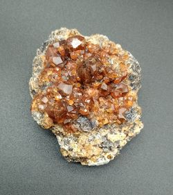 Granate Espessartina drusa de cristales