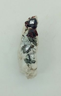 Granate Espessartita en Albita