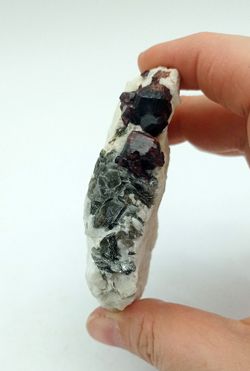 Granate Espessartita en Albita