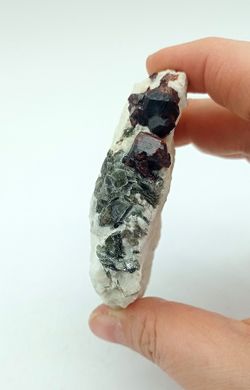 Granate Espessartita en Albita