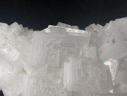 Halita "Cristales en tolva"