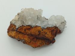 Hemimorfita cristales sobre matriz