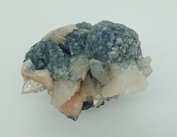 Heulandita y Estilbita sobre Calcedonia