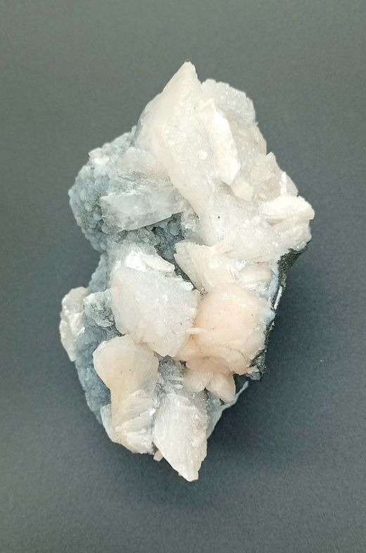 Heulandita y Estilbita sobre Calcedonia