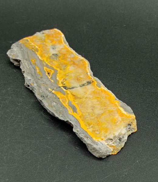 Jaspe abejorro (Piedra Eclipse). Placa pulida