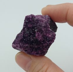 Kammererita sobre Cromita