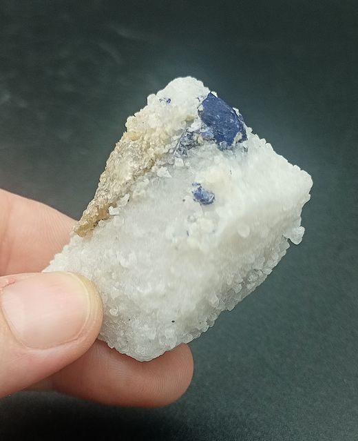 Lazurita sobre mármol