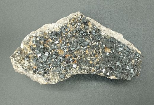 Magnetita con cristales