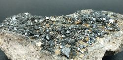 Magnetita con cristales
