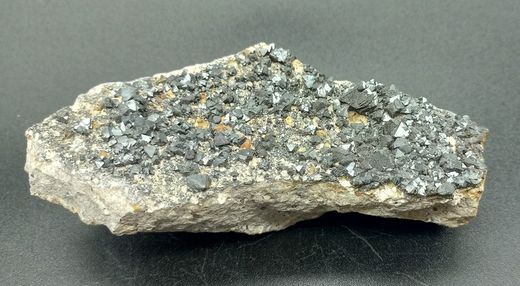 Magnetita con cristales