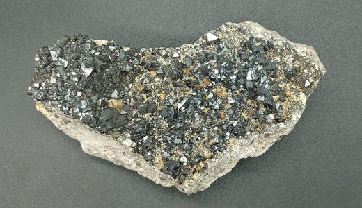 Magnetita con cristales