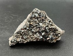 Magnetita cristales octaédricos en matriz