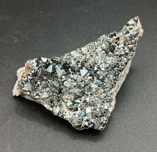 Magnetita cristales octaédricos en matriz