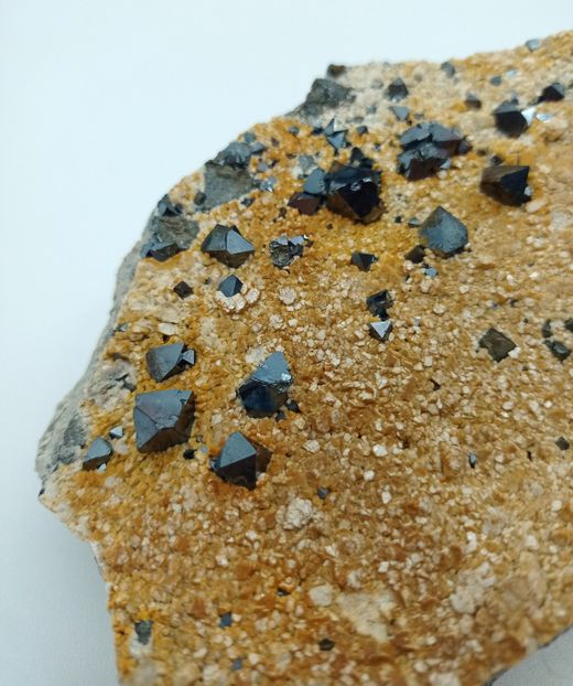 Magnetita cristalizada con Albita