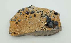 Magnetita cristalizada con Albita