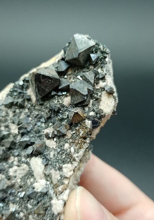 Magnetita drusa de cristales