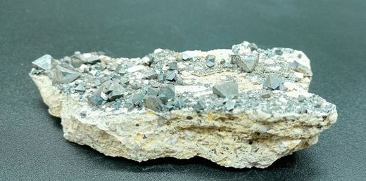 Magnetita drusa de cristales