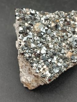 Magnetita grupo de cristales octaédricos
