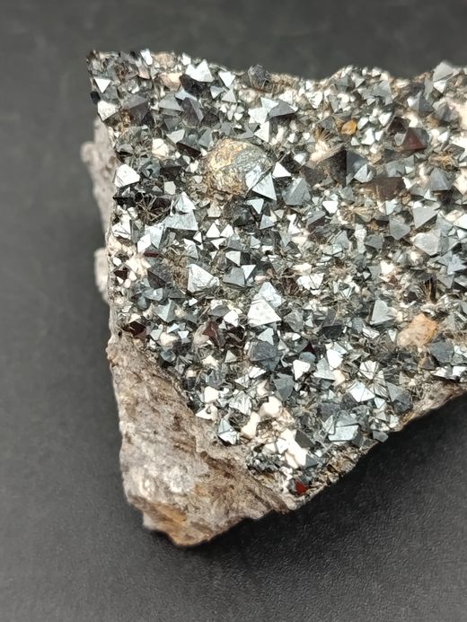 Magnetita grupo de cristales octaédricos