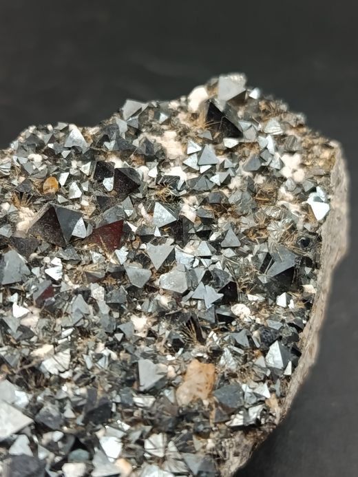 Magnetita grupo de cristales octaédricos