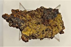 Mimetita sobre limonita