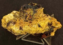 Mimetita cristales sobre matriz