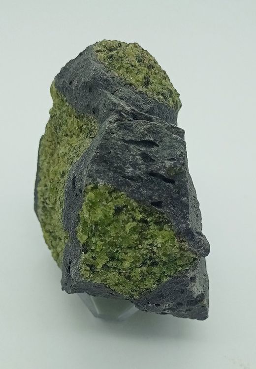 Olivino en bomba volcánica