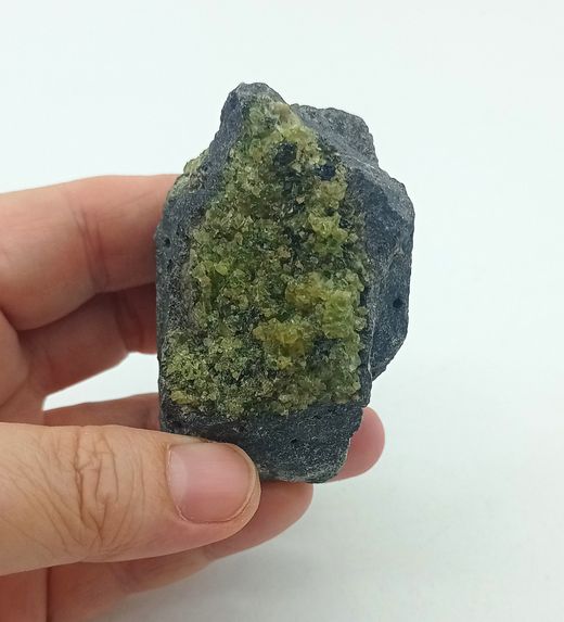 Olivino en bomba volcánica