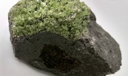 Olivino granudo en Basalto