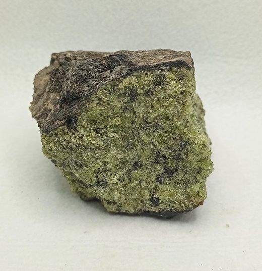 Olivino masa compacta