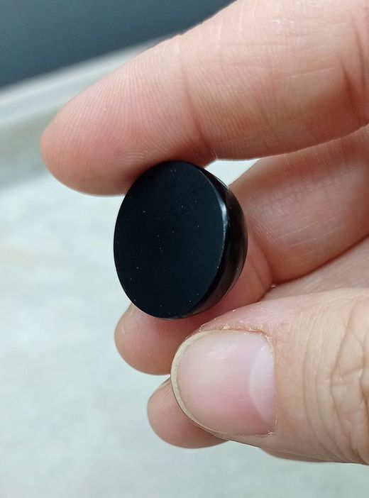 Omi "ombliguera" de obsidiana negra