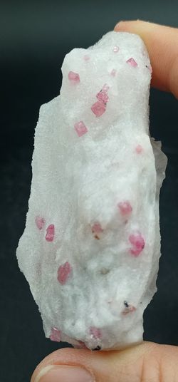 Espinela en Mármol
