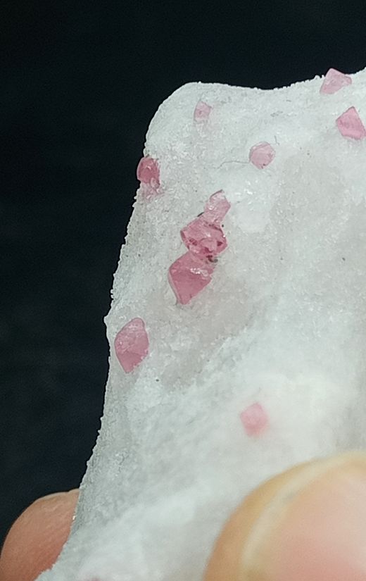 Espinela en Mármol