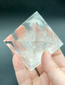 Pirámide de Cuarzo cristal 60x60