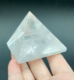 Pirámide de Cuarzo cristal 60x60
