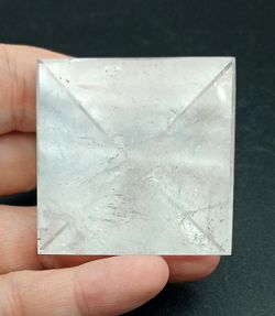 Pirámide de Cuarzo cristal de roca 45x45