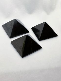 Pirámide de Shungita 43x43 mm