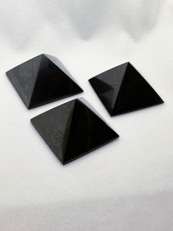Pirámide de Shungite 50x50 mm