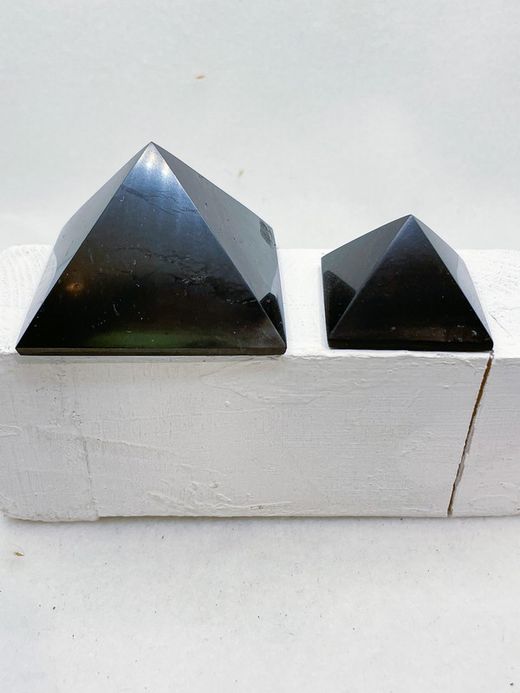 Pirámide de Shungite 50x50 mm