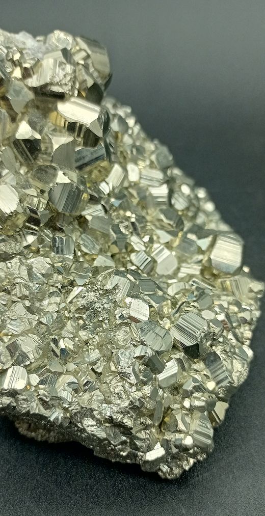 Pirita grupo de cristales