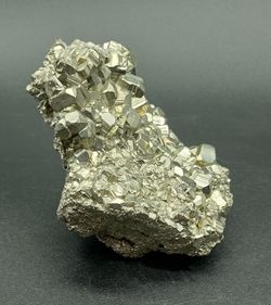 Pirita grupo de cristales