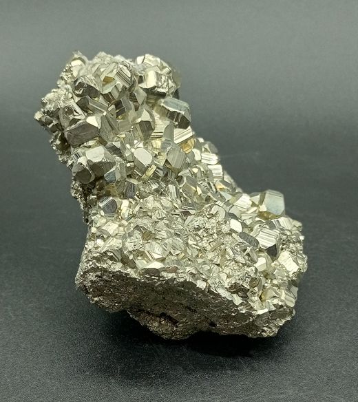 Pirita grupo de cristales