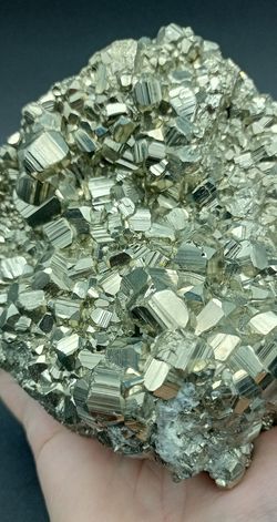 Pirita grupo de cristales