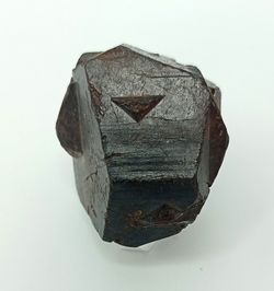 Pirita con Goethita conjunto de maclas Cruz de Hierro